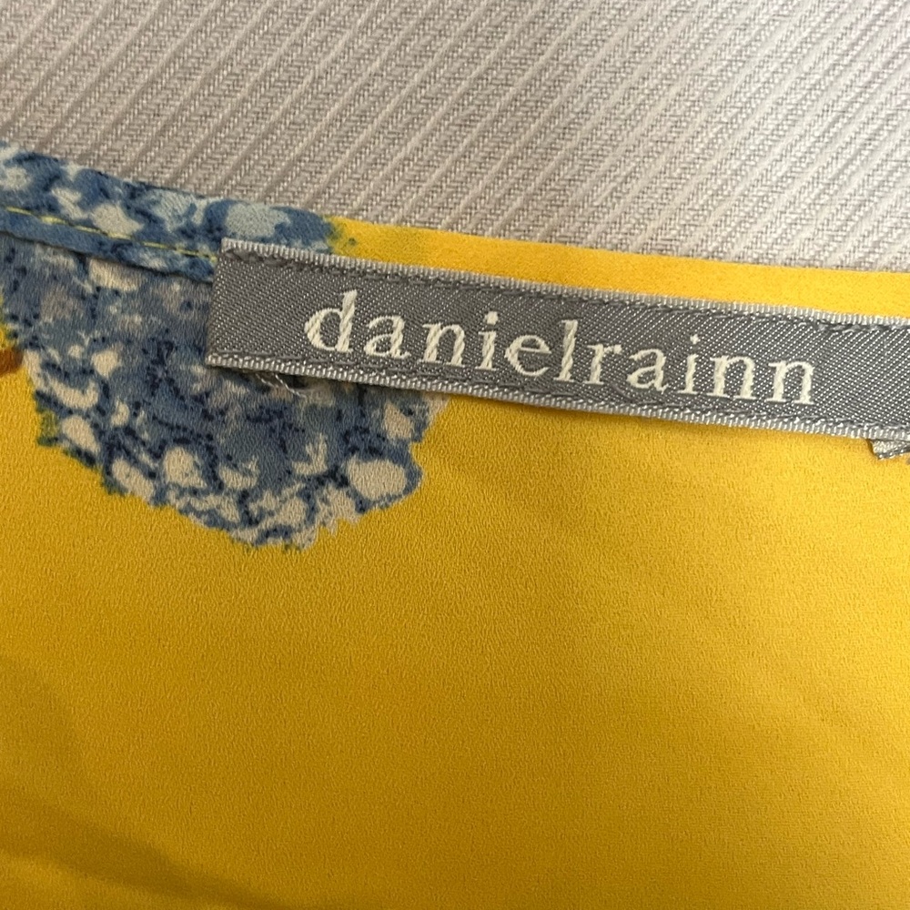Daniel Rainn Yellow Floral Women's Short sleeve Summer lightweight Top - Picture 3 of 4
